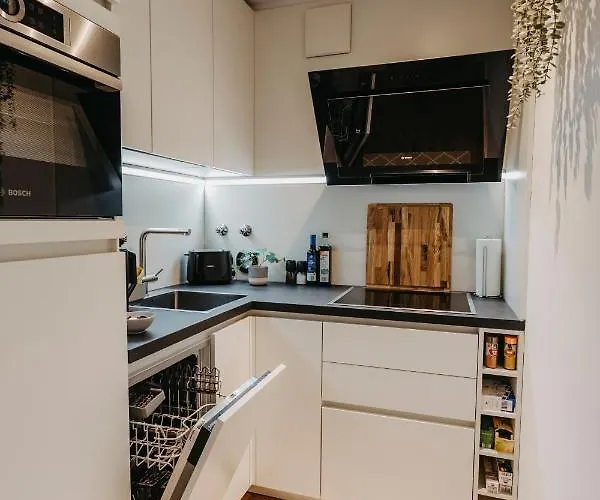 Traber Im Herzen Leipzigs Balkon Parkplatz *