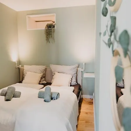 Traber Im Herzen Leipzigs Balkon Parkplatz *