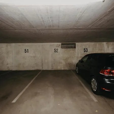 Traber Im Herzen Leipzigs Balkon Parkplatz *