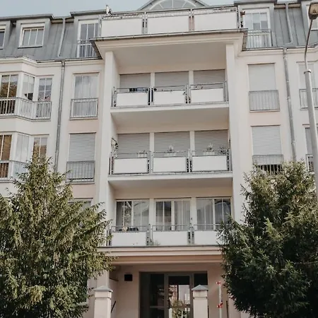 Traber Im Herzen Leipzigs Balkon Parkplatz Lägenhet *