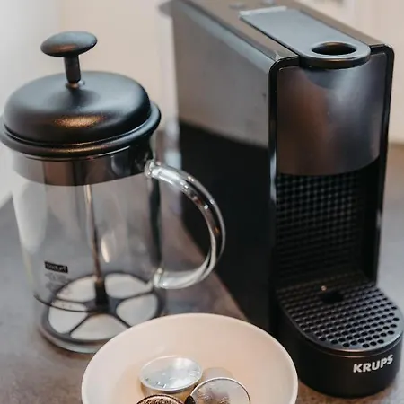 Traber Im Herzen Leipzigs Balkon Parkplatz Lipsk