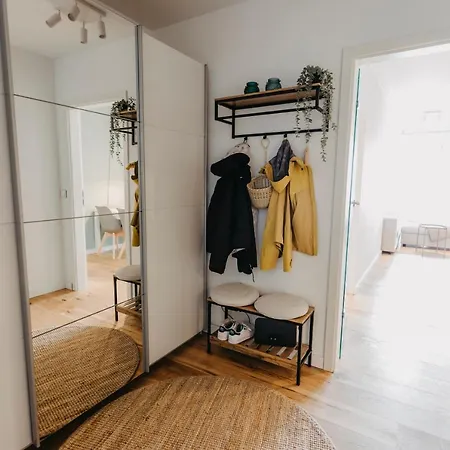 Traber Im Herzen Leipzigs Balkon Parkplatz