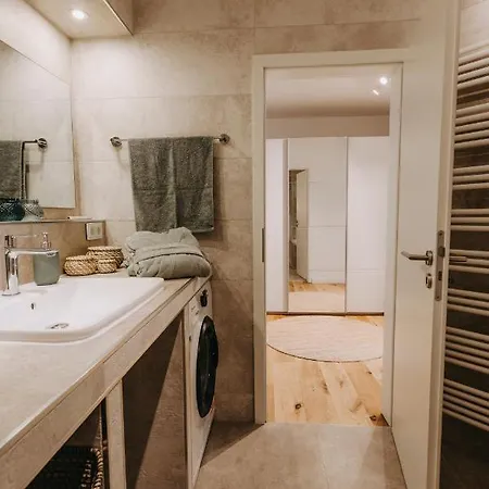 Traber Im Herzen Leipzigs Balkon Parkplatz