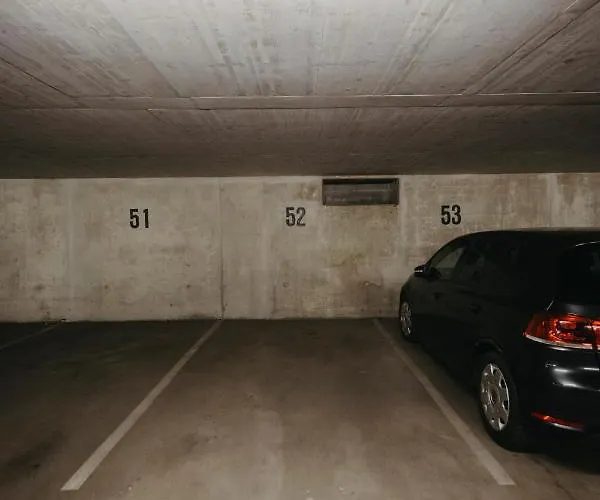 Traber Im Herzen Leipzigs Balkon Parkplatz *