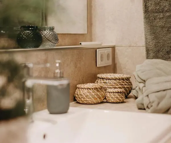 Traber Im Herzen Leipzigs Balkon Parkplatz *