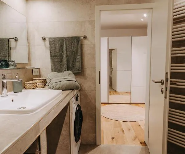 Traber Im Herzen Leipzigs Balkon Parkplatz